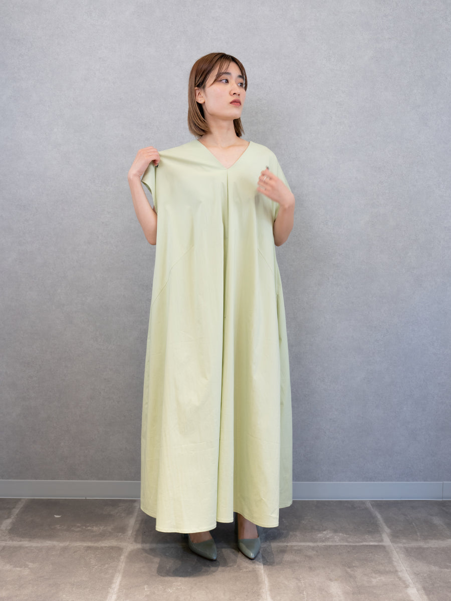 【HUI】Ｖネック テントライン ワンピース　カーキ　ヒュイ V NECK TENT LINE ONEPIECE – H U I