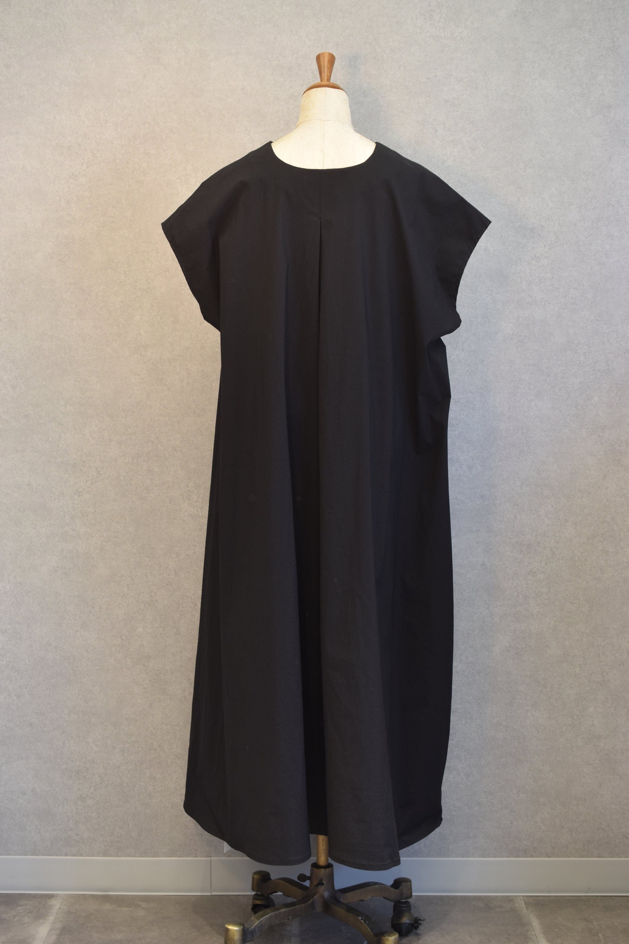 V NECK TENT LINE ONEPIECE – H U I