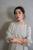 ASYMMETRY OPEN SHOULDER LONG SLEEVE URAKE PULLOVER