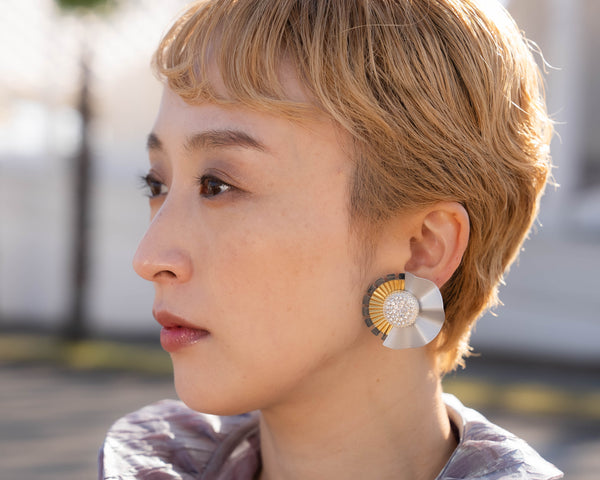 MODERN FLOWER EARRING/PIERCE