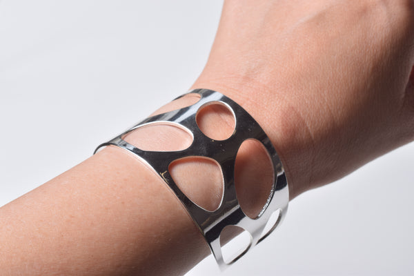HOLLOW OVAL BANGLE
