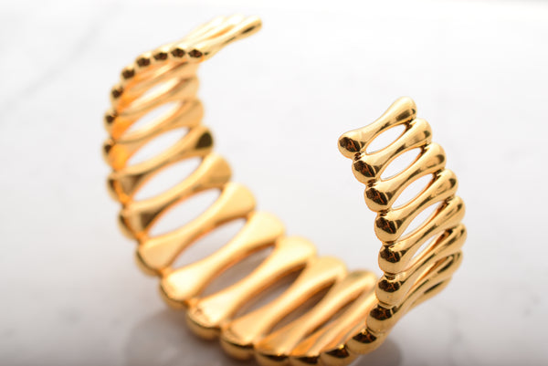 HOLLOW OUT BRACELET