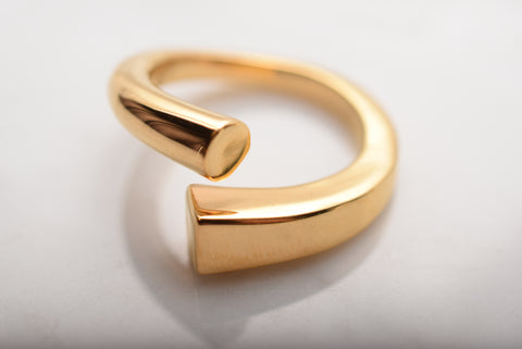 CURVED RING