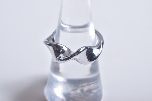 TWIST CURVED RING