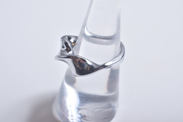 TWIST CURVE RING
