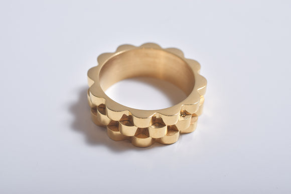 ALTERMATED WALL RING