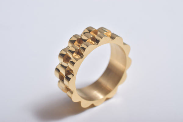 ALTERMATED WALL RING