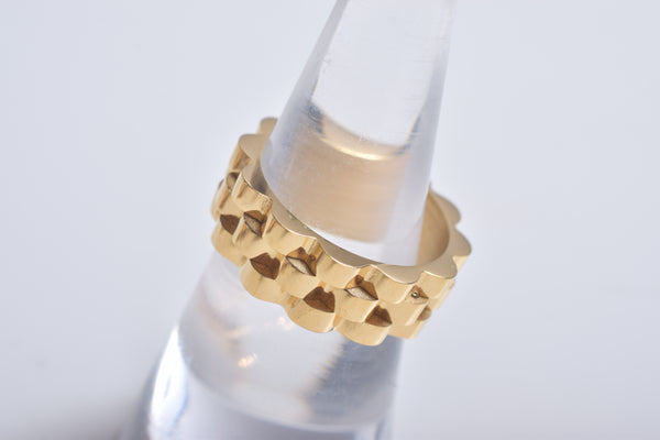 ALTERMATED WALL RING