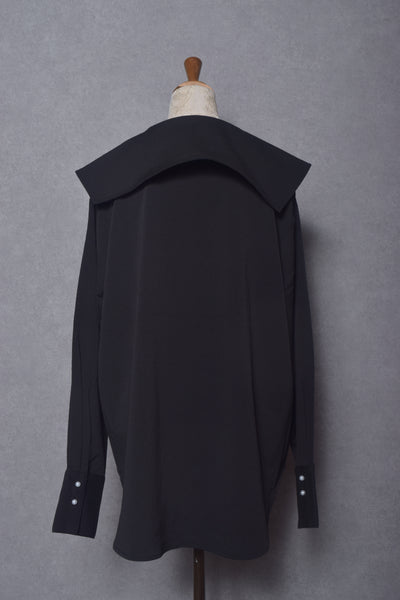 BIG COLLAR BLOUSE