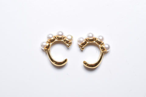 4 PEARLS TINY EARCUFF