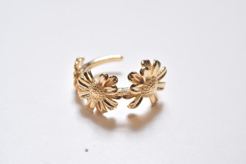DAISY MOTIF EARCUFF