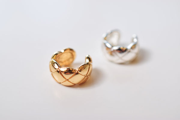 QUILTED GLOW EARCUFF