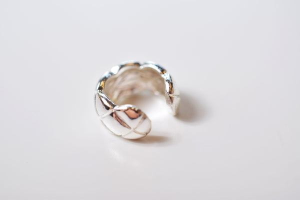 QUILTED GLOW EARCUFF
