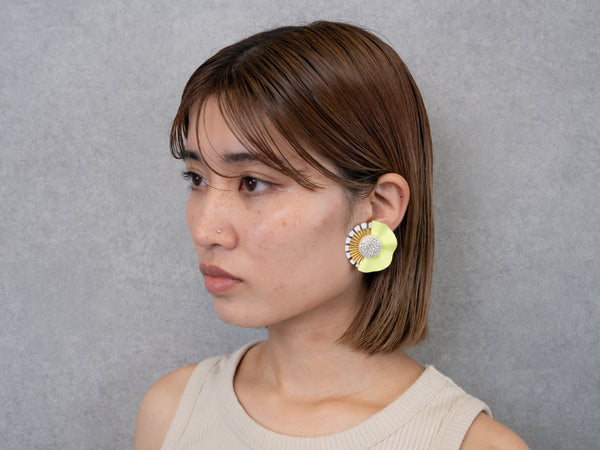 MODERN FLOWER EARRING/PIERCE