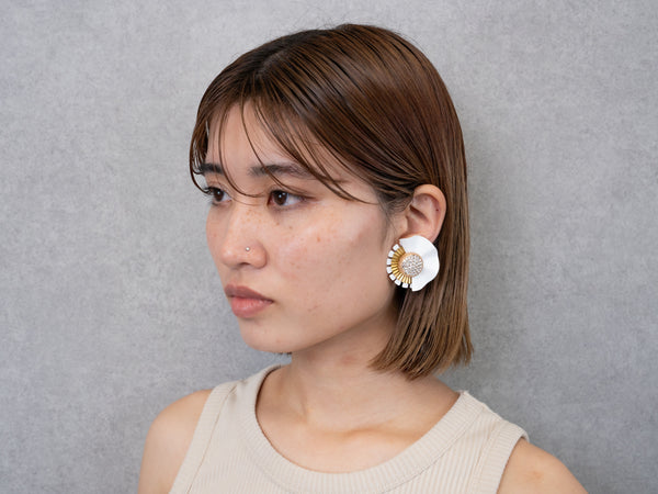 MODERN FLOWER EARRING/PIERCE