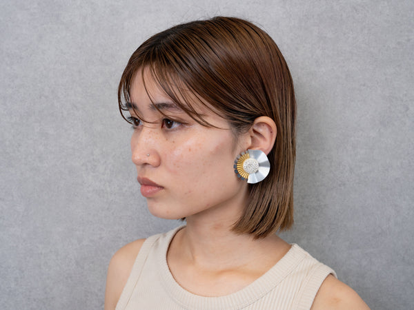 MODERN FLOWER EARRING/PIERCE