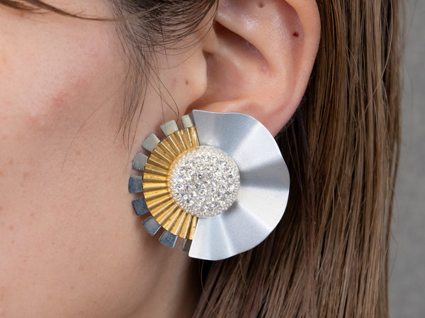 MODERN FLOWER EARRING/PIERCE