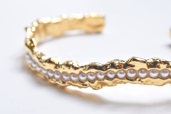 PEARL BEADS DEFORMATED BANGLE