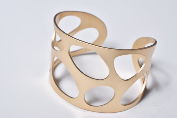 HOLLOW OVAL BANGLE