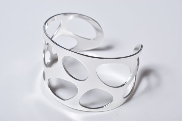 HOLLOW OVAL BANGLE