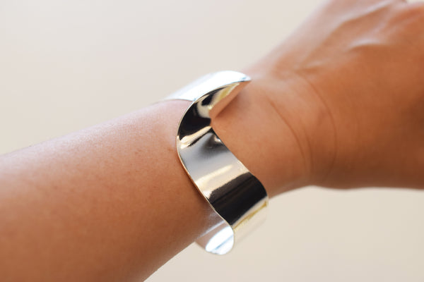 FLOW BANGLE