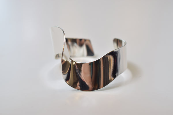 FLOW BANGLE