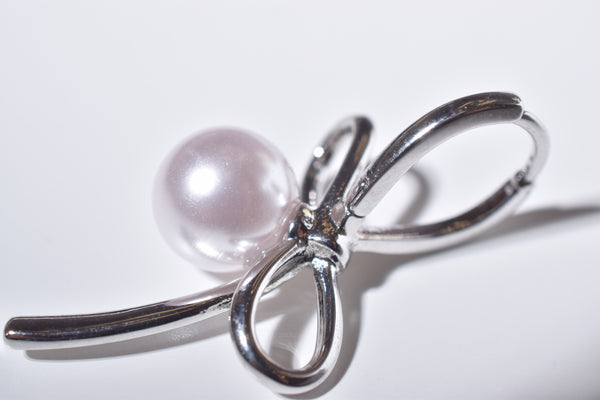 RIBBON PEARL PIERCE