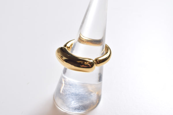 CURVED BAR RING