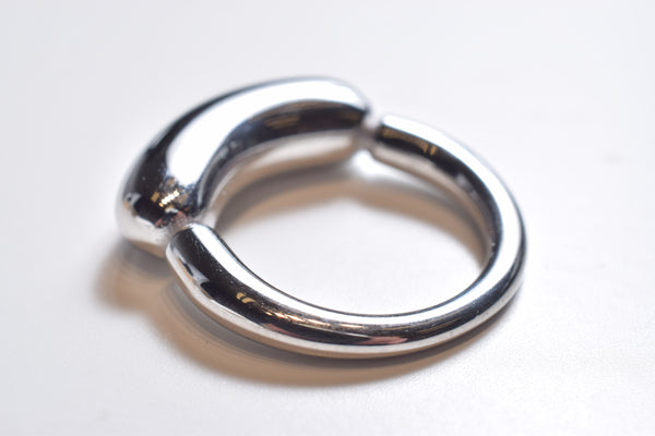 CURVED BAR RING