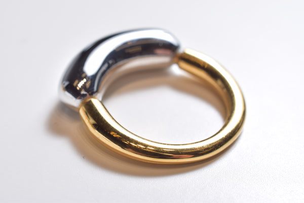 CURVED BAR RING