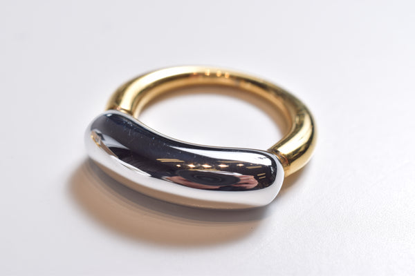 CURVED BAR RING