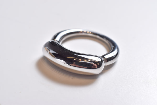 CURVED BAR RING