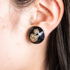 EMBLEM MINI EARRING/PIERCE