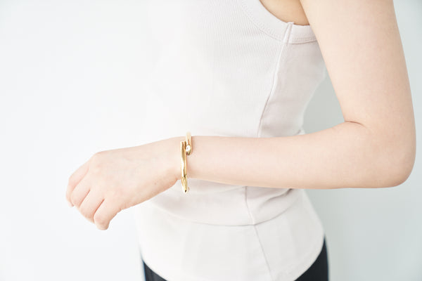 LINE DESIGN BANGLE